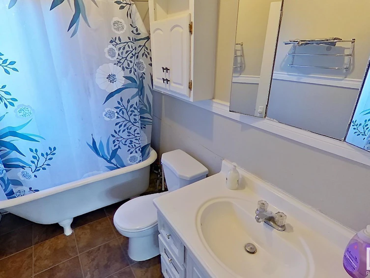9846 72 Avenue, Edmonton, AB, T6E 0Z1 - 11
