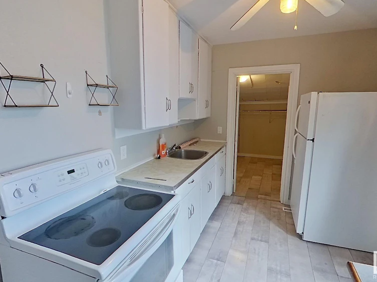 9846 72 Avenue, Edmonton, AB, T6E 0Z1 - 12