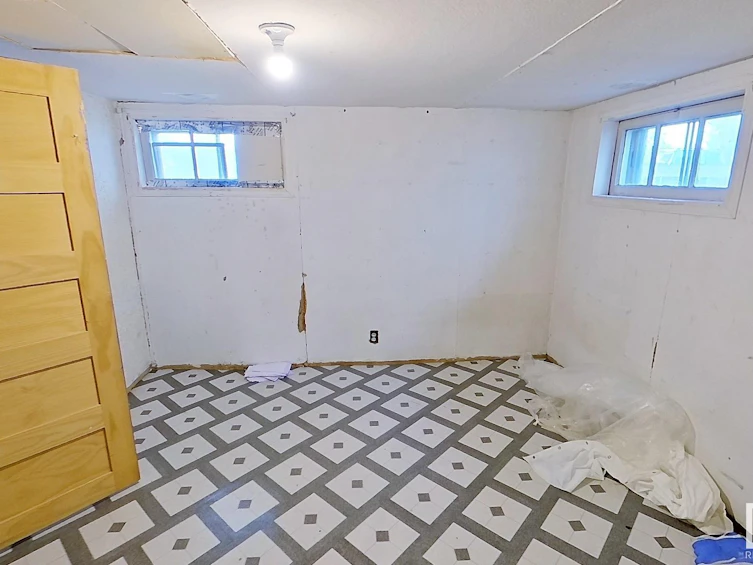 9846 72 Avenue, Edmonton, AB, T6E 0Z1 - 17