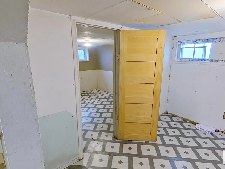 9846 72 Avenue, Edmonton, AB, T6E 0Z1 - 18