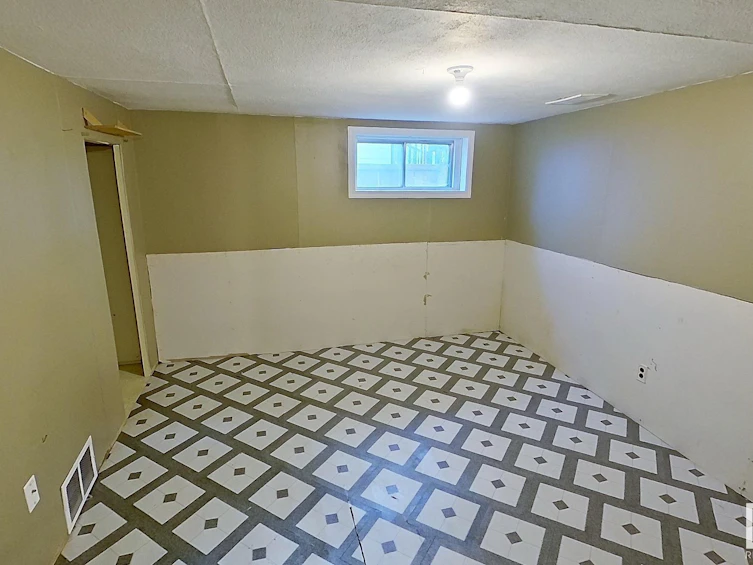9846 72 Avenue, Edmonton, AB, T6E 0Z1 - 19
