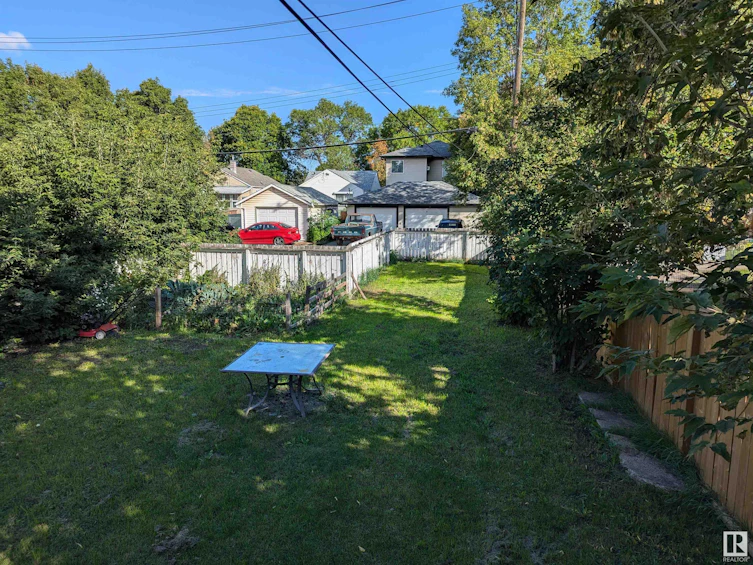 9846 72 Avenue, Edmonton, AB, T6E 0Z1 - 23