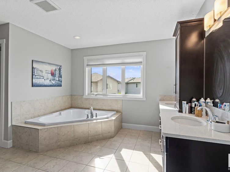 17208 78 Street, Edmonton, AB, T5Z 0E6 - 17