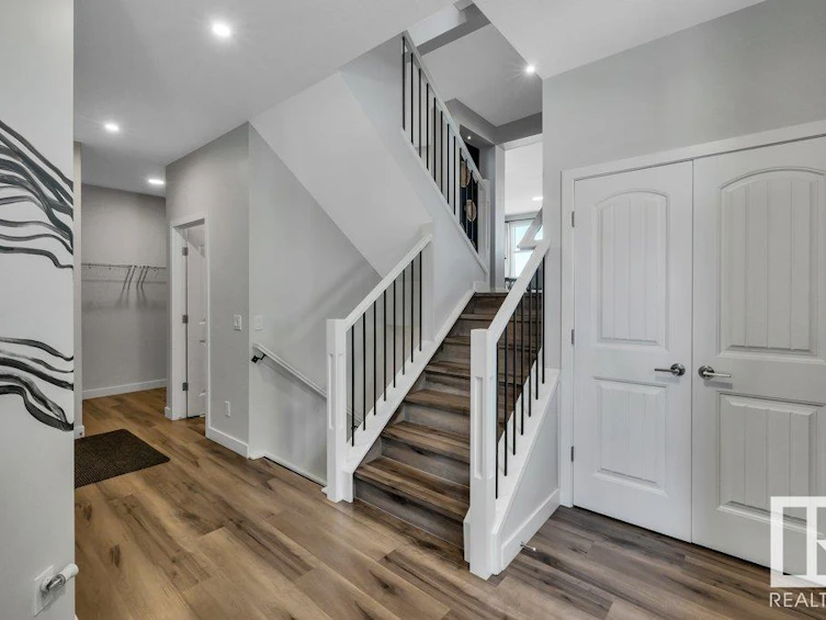 9340 226 Street, Edmonton, AB, T5T 7R5 - 4