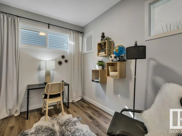 9340 226 Street, Edmonton, AB, T5T 7R5 - 8