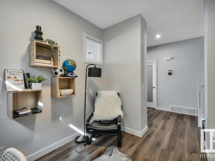 9340 226 Street, Edmonton, AB, T5T 7R5 - 9