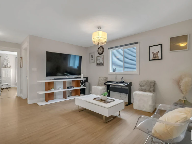 5619 22a Avenue, Edmonton, AB, T6X 2C1 - 22