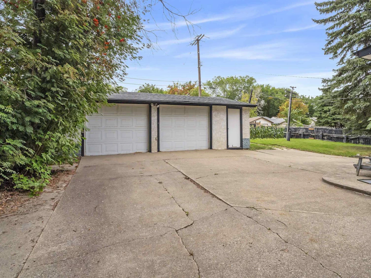 3642 110 Avenue NW, Edmonton, AB, T5W 0H5 - 6