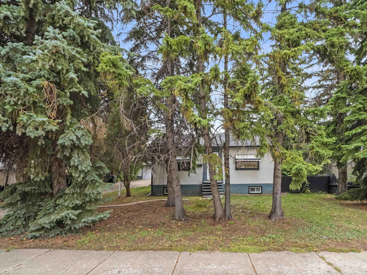 3642 110 Avenue NW, Edmonton, AB, T5W 0H5 - 8