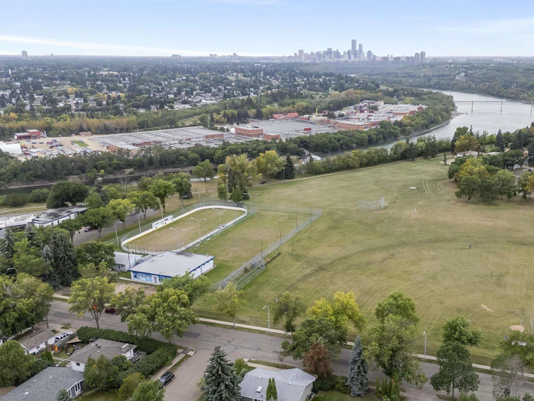3642 110 Avenue NW, Edmonton, AB, T5W 0H5 - 26