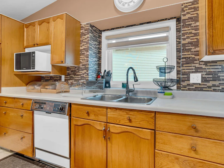 15712 77 Street NW, Edmonton, AB, T5Z 2R8 - 9
