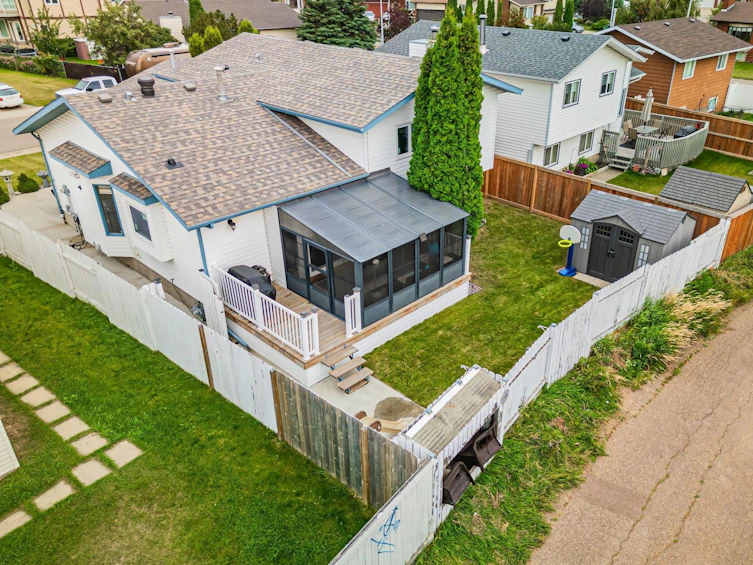 15712 77 Street NW, Edmonton, AB, T5Z 2R8 - 46