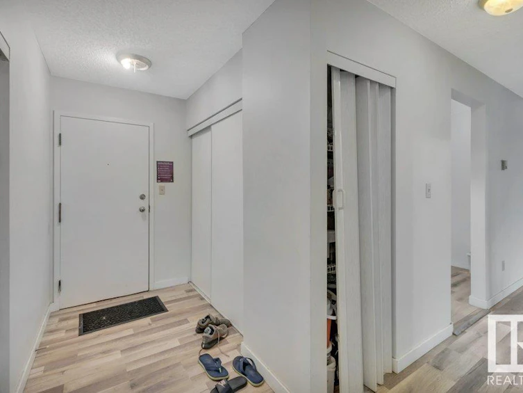 302-1620 48 Street, Edmonton, AB, T6L 5P1 - 5
