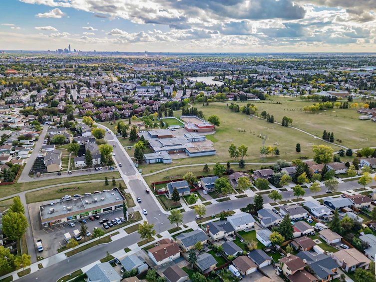 9835 165 Avenue, Edmonton, AB, T5X 4Z1 - 52