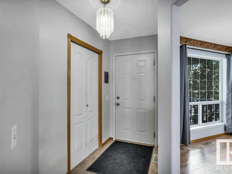 5136 157 Avenue, Edmonton, AB, T5Y 2X5 - 7