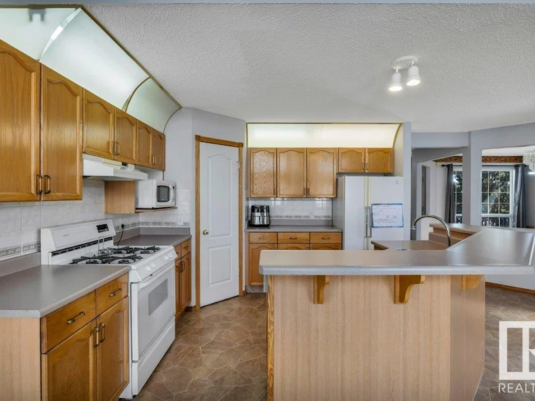 5136 157 Avenue, Edmonton, AB, T5Y 2X5 - 14
