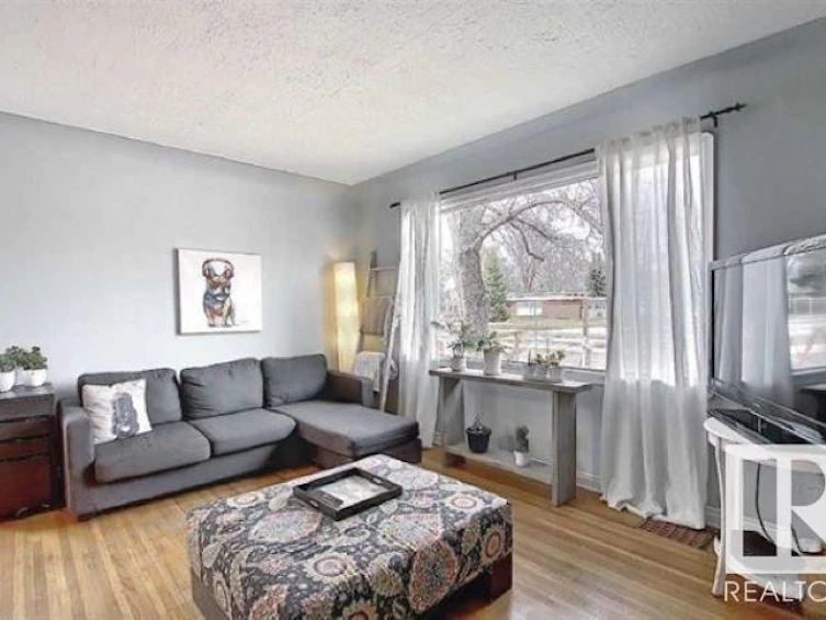 8943 95 Avenue, Edmonton, AB, T6C 1Z2 - 2