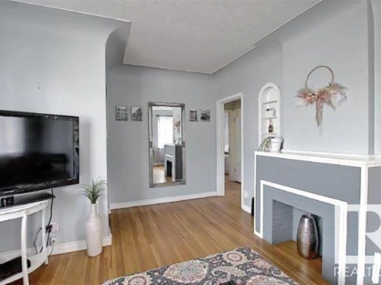 8943 95 Avenue, Edmonton, AB, T6C 1Z2 - 3