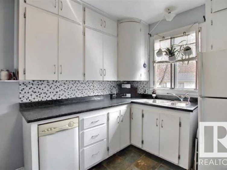 8943 95 Avenue, Edmonton, AB, T6C 1Z2 - 4