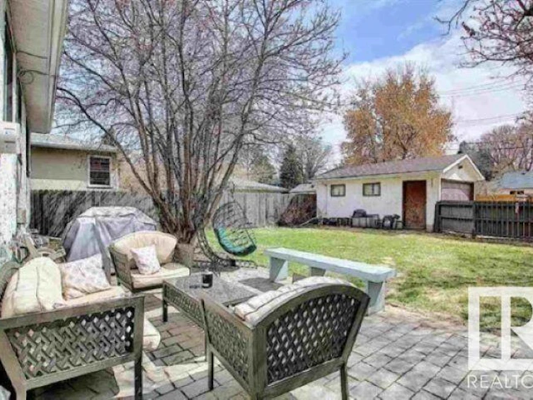 8943 95 Avenue, Edmonton, AB, T6C 1Z2 - 8