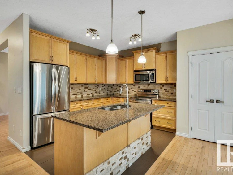 21845 95a Avenue, Edmonton, AB, T5T 3Y6 - 18