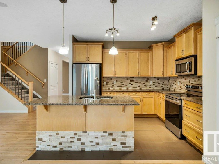 21845 95a Avenue, Edmonton, AB, T5T 3Y6 - 19