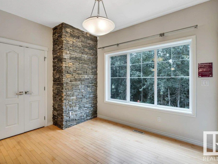 21845 95a Avenue, Edmonton, AB, T5T 3Y6 - 22