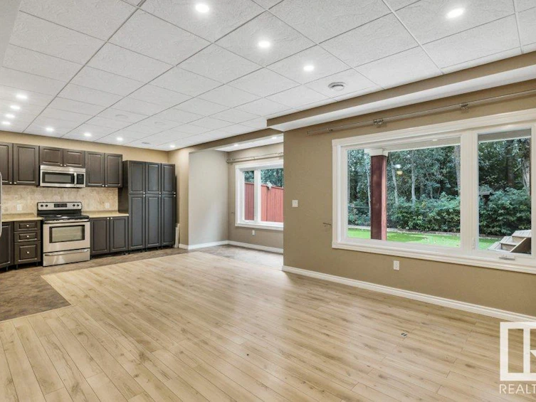21845 95a Avenue, Edmonton, AB, T5T 3Y6 - 48