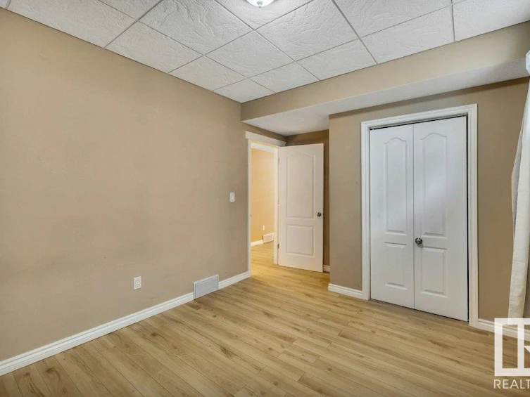 21845 95a Avenue, Edmonton, AB, T5T 3Y6 - 53
