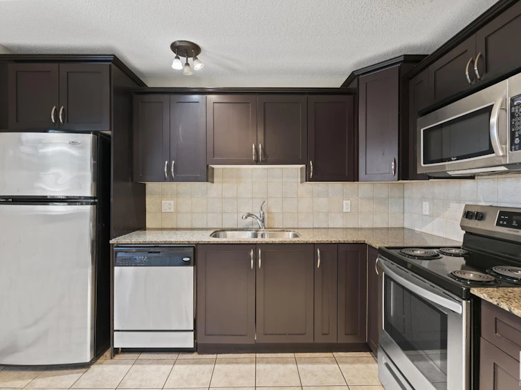 6-10710 84 Avenue, Edmonton, AB, T6E 2H9 - 2