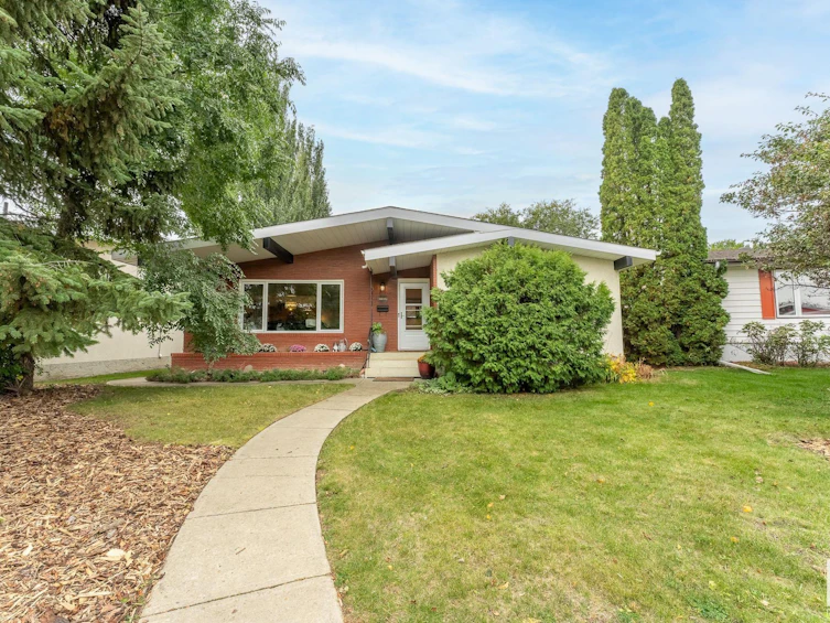 3816 112 Street, Edmonton, AB, T6J 1J2