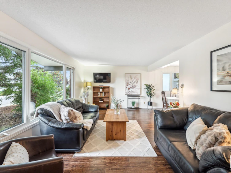 3816 112 Street, Edmonton, AB, T6J 1J2 - 4