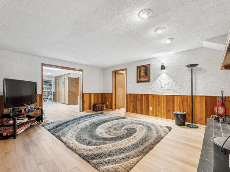 3816 112 Street, Edmonton, AB, T6J 1J2 - 31