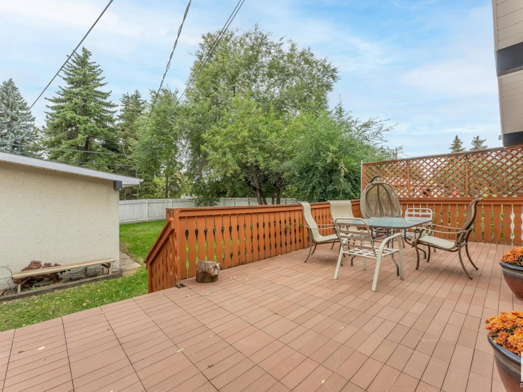 3816 112 Street, Edmonton, AB, T6J 1J2 - 38