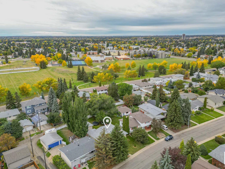 3816 112 Street, Edmonton, AB, T6J 1J2 - 46