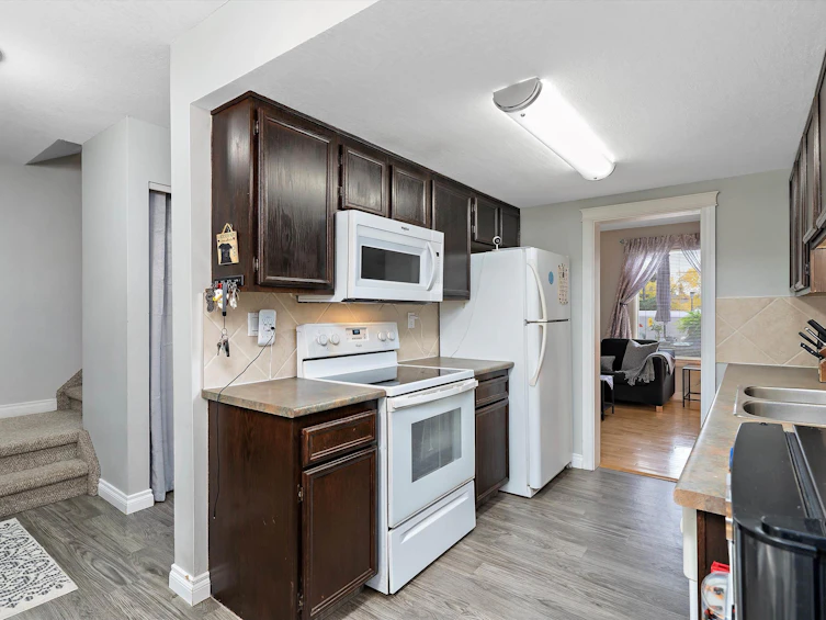 33-10453 20 Avenue, Edmonton, AB, T6J 5H1 - 9