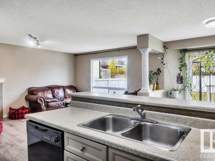 824 77 Street, Edmonton, AB, T6X 0A3 - 10