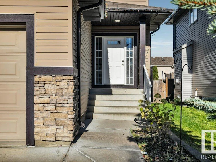 11620 17 Avenue, Edmonton, AB, T6W 1Y4 - 5