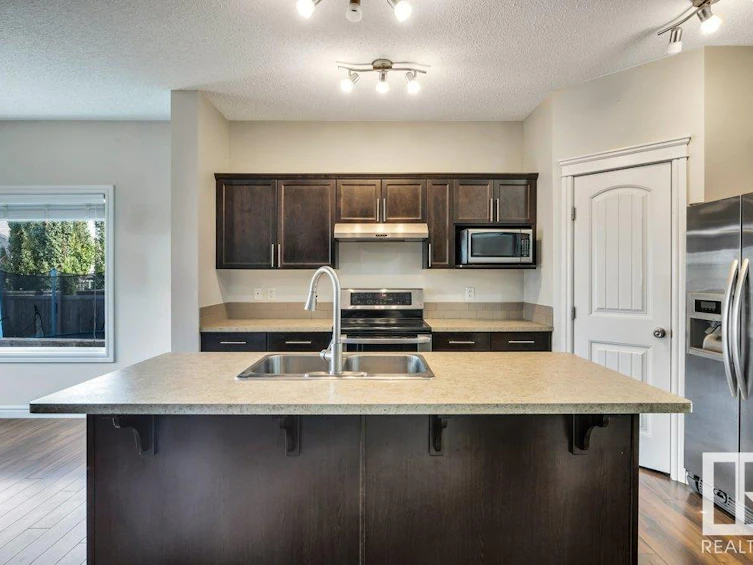 11620 17 Avenue, Edmonton, AB, T6W 1Y4 - 9