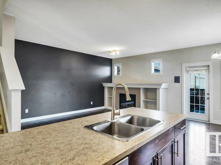 11620 17 Avenue, Edmonton, AB, T6W 1Y4 - 12