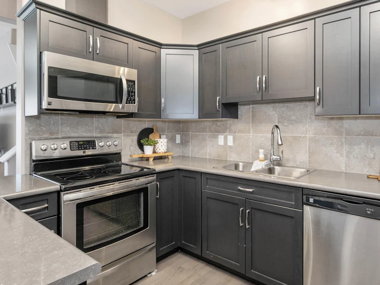 18036 85 Street NW, Edmonton, AB, T5Z 0E4 - 5