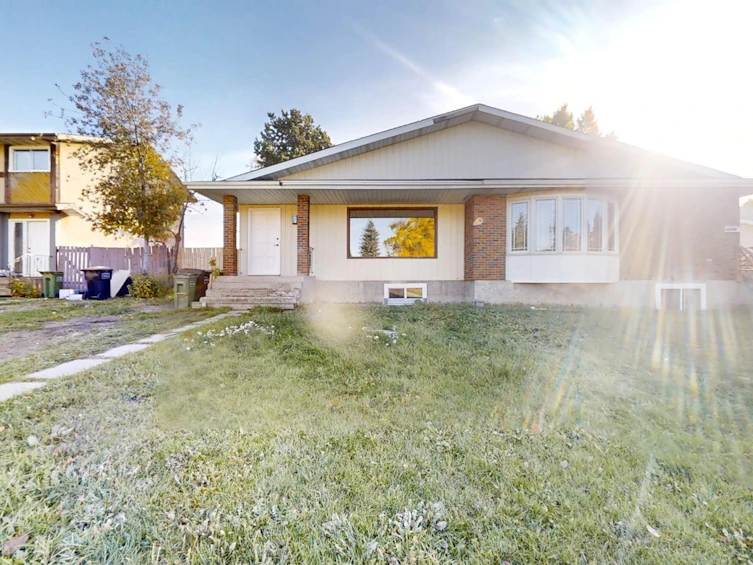6207 17 Ave, Edmonton, AB, T6L 1N3