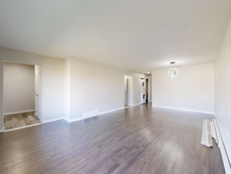 6207 17 Ave, Edmonton, AB, T6L 1N3 - 8
