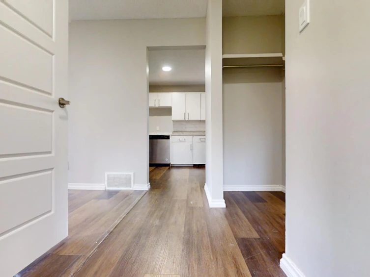 6125 17a Ave, Edmonton, AB, T6L 2B8 - 4
