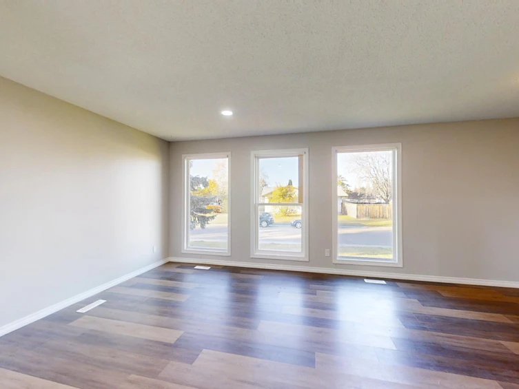 6125 17a Ave, Edmonton, AB, T6L 2B8 - 7