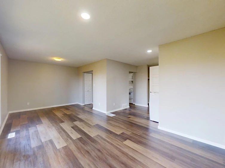 6125 17a Ave, Edmonton, AB, T6L 2B8 - 10