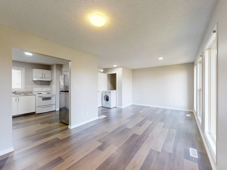 6125 17a Ave, Edmonton, AB, T6L 2B8 - 11