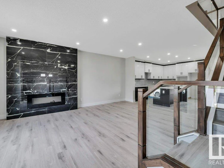 10421 55 Avenue, Edmonton, AB, T6H 0W5 - 2