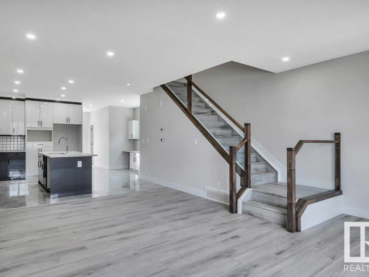 10421 55 Avenue, Edmonton, AB, T6H 0W5 - 7