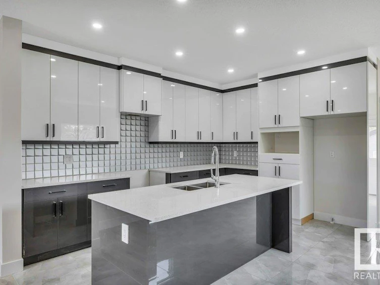 10421 55 Avenue, Edmonton, AB, T6H 0W5 - 8